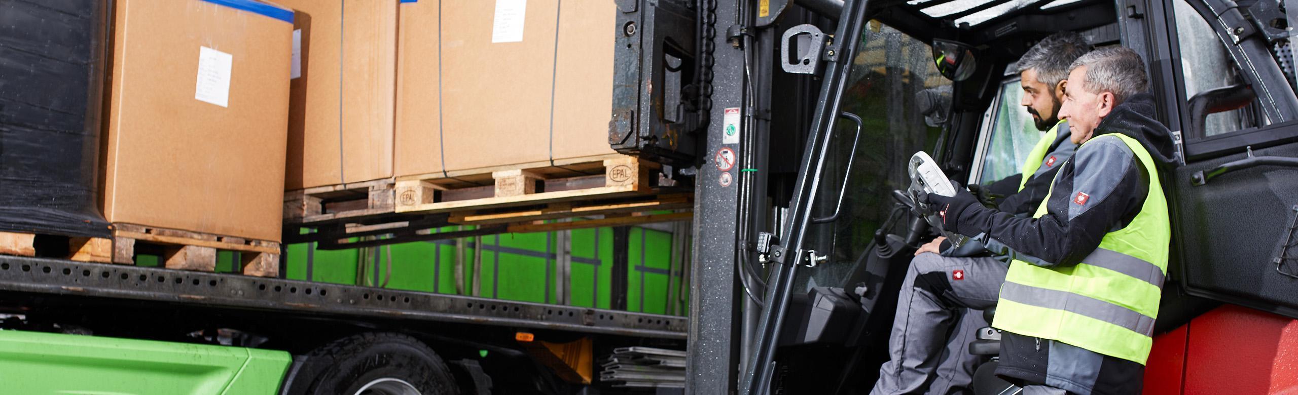 Anti-slip mat for load securing glued to a square timber on which a steel beam is mounted REGUPOL anti-slip mats in use
